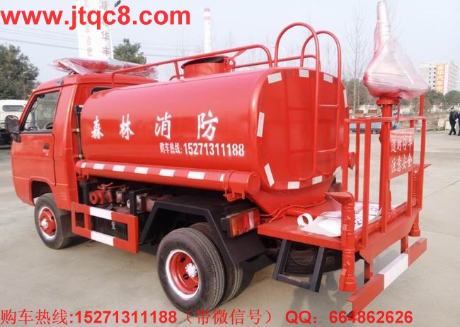 福田森林消防車(chē)(2T)適應(yīng)山間,鄉(xiāng)鎮(zhèn),鄉(xiāng)村比較窄或拐彎急的路況,是森林消防,鄉(xiāng)鎮(zhèn),鄉(xiāng)村,廠區(qū)倉(cāng)庫(kù)消防的有利消防工具。(噴射狀態(tài)可調(diào)世柱狀、霧狀、射程>25米)。