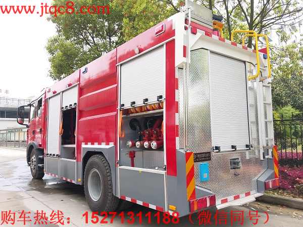 重汽豪沃干粉水泡沫聯(lián)用消防車罐體總容積:7立方米,水罐容積:3立方米,水罐尺寸(mm):860×2350×1450,泡沫液罐容積:2立方米,泡沫液罐尺寸(mm):585×2350×1450,干粉罐容積:2.0立方米,