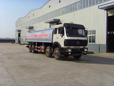 北方奔馳前四后八化工液體運(yùn)輸車(chē)